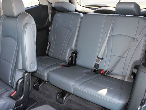 Used 2020 Buick Enclave Essence AWD/4WD image 10