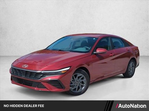 Used 2024 Hyundai Elantra SEL FWD image 1