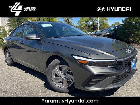 New 2026 Hyundai Elantra SE image 1