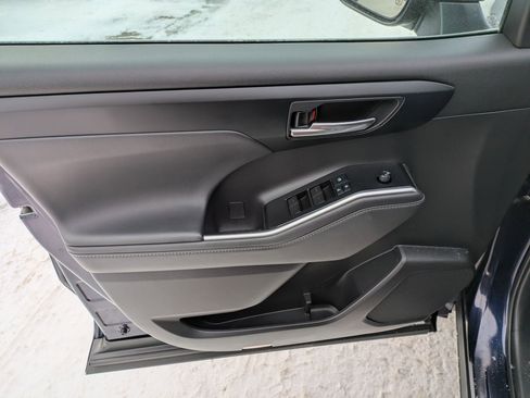 Used 2022 Toyota Highlander XLE image 6