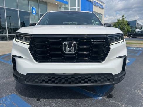 Certified 2025 Honda Pilot Black Edition image 3