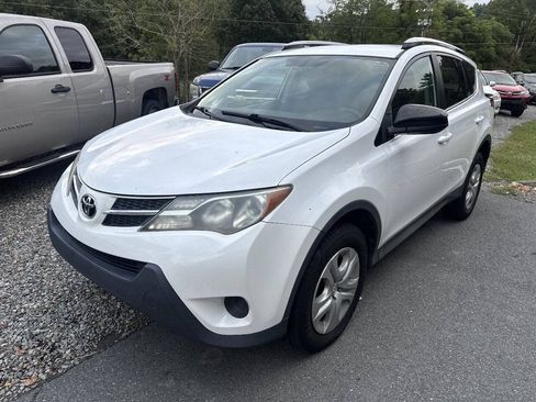 Used 2015 Toyota RAV4 LE AWD/4WD image 2