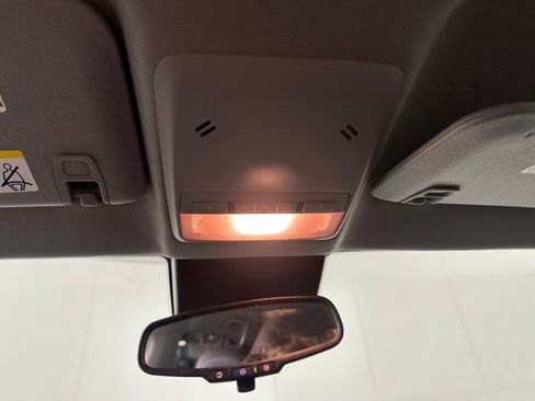 Used 2022 Chevrolet Trax LT w/ LT Convenience Package image 24