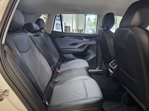 New 2026 Volkswagen Tiguan SE image 11