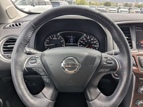 Used 2018 Nissan Pathfinder Platinum AWD/4WD image 16