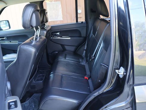Used 2011 Jeep Liberty Limited AWD/4WD image 15