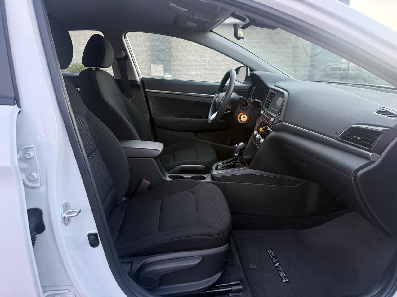 Used 2020 Hyundai Elantra SE w/ Cargo Package (C1) FWD image 17