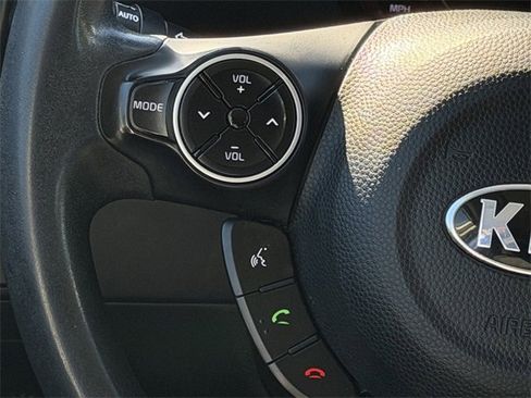 Used 2019 Kia Soul + image 12