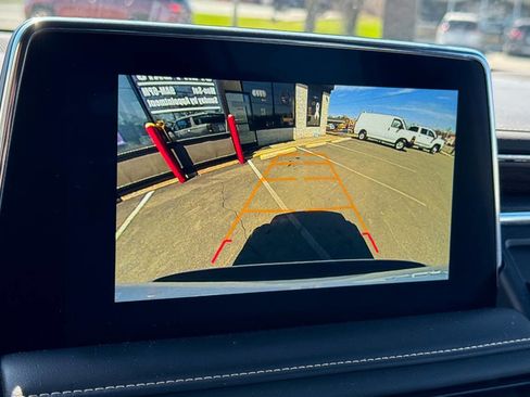 Used 2023 Chevrolet Suburban Premier image 32