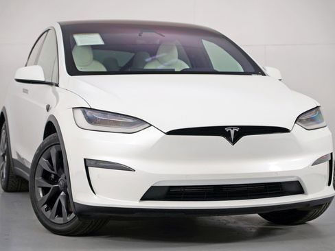 Used 2022 Tesla Model X image 4
