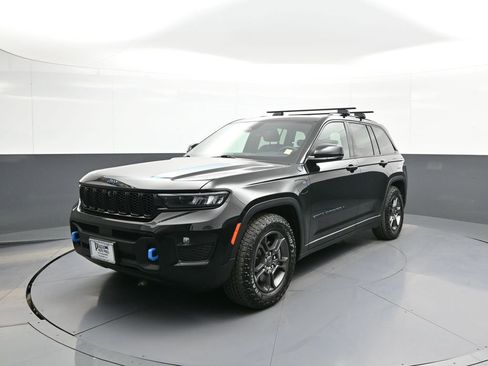 Used 2024 Jeep Grand Cherokee Trailhawk image 1