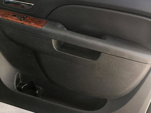 Used 2011 GMC Yukon SLT w/ SLT-2 Equipment Package image 19