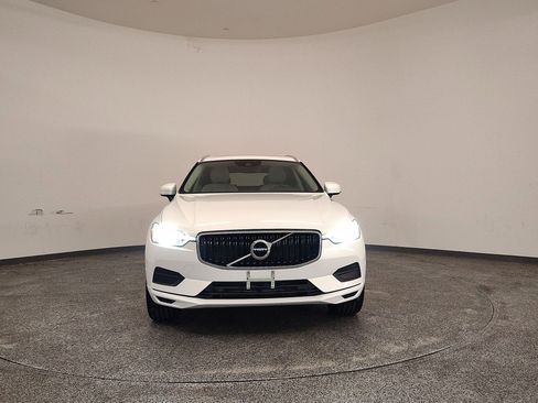 Used 2018 Volvo XC60 T5 Momentum w/ Vision Package image 5