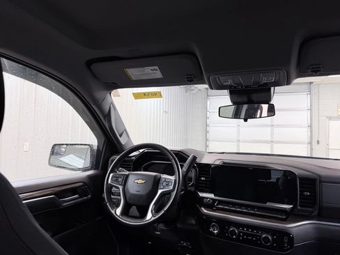 Used 2022 Chevrolet Silverado 1500 LT AWD/4WD image 26