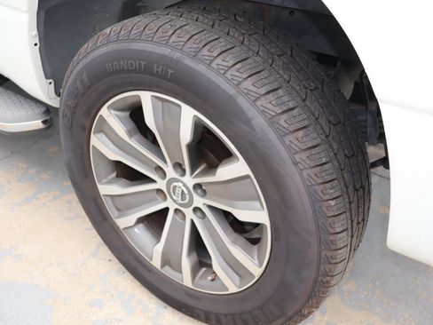 Used 2017 Nissan Titan SL AWD/4WD image 12