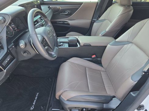 Used 2022 Lexus ES 350 Ultra Luxury w/ Accessory Package 2 image 16