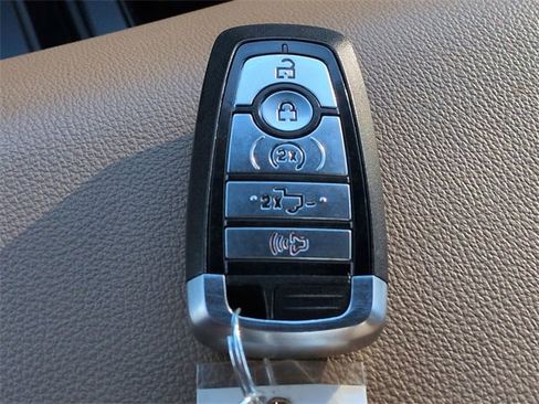 Used 2022 Ford F150 Lariat w/ Max Trailer Tow Package image 33