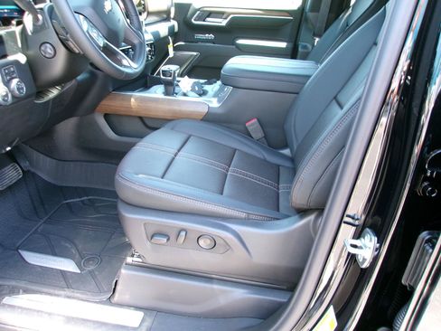 New 2026 Chevrolet Silverado 1500 High Country w/ High Country Premium Package AWD/4WD image 11