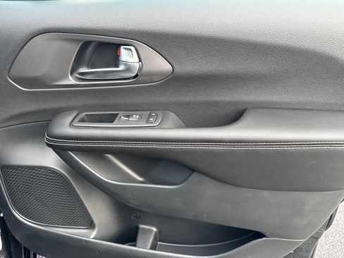 New 2026 Chrysler Pacifica Select FWD image 14