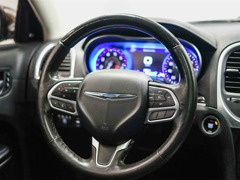 Used 2019 Chrysler 300 Limited image 16