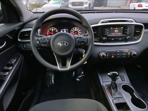 Used 2016 Kia Sorento LX image 5