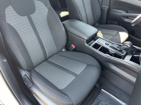 Used 2022 Kia Sorento LX FWD image 9