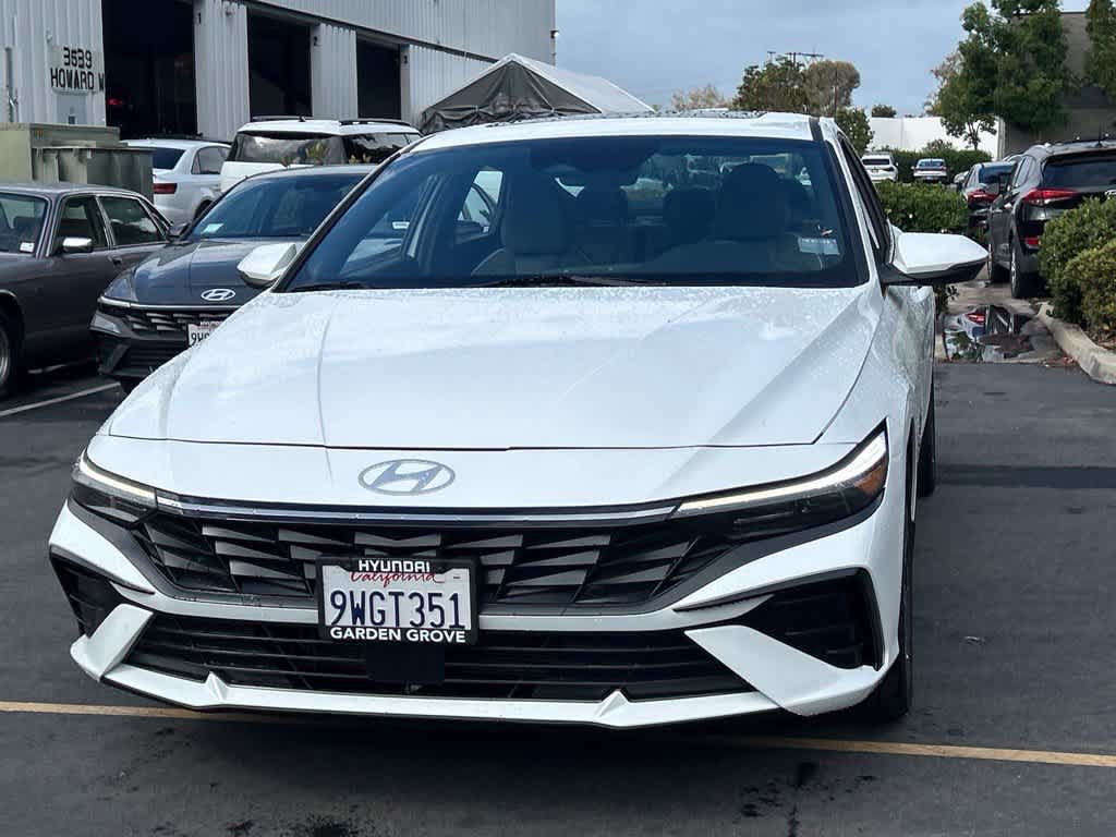 Used 2025 Hyundai Elantra Limited FWD image 1