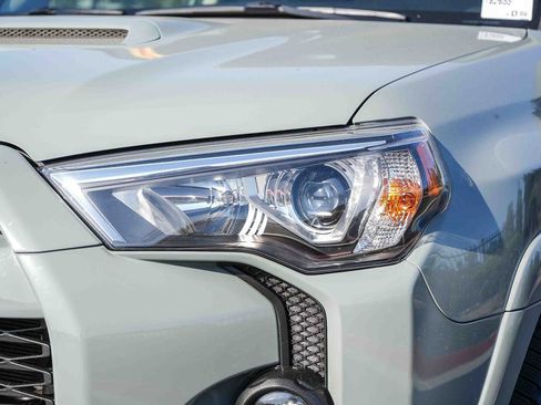 Used 2022 Toyota 4Runner TRD Off-Road Premium AWD/4WD image 5