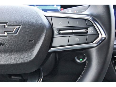 Used 2025 Chevrolet Suburban Z71 image 14