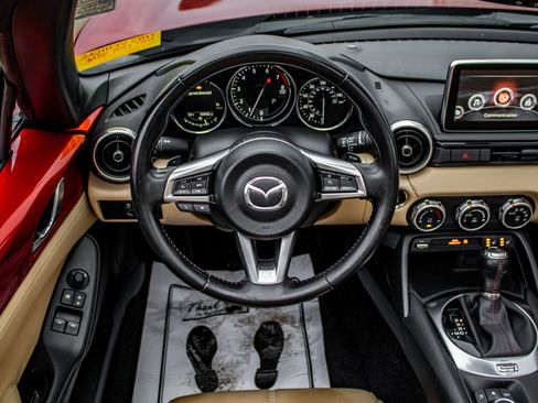 Used 2017 MAZDA MX-5 Miata RF Grand Touring image 22