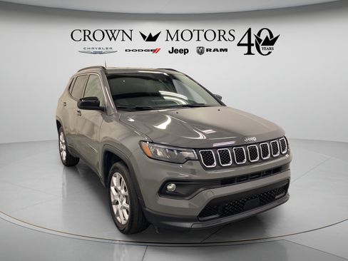 Used 2023 Jeep Compass Latitude AWD/4WD image 9