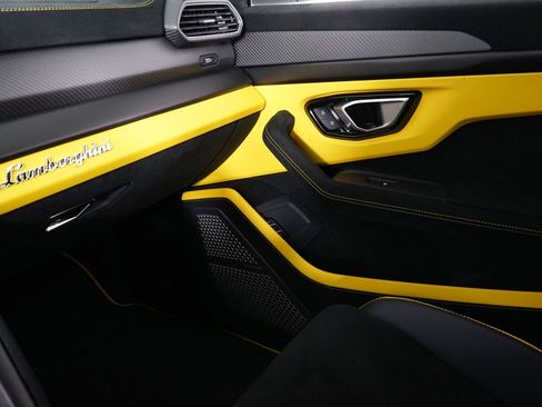 Used 2024 Lamborghini Urus Performante image 23