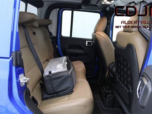 Used 2023 Jeep Gladiator Rubicon w/ Cold Weather Group image 21