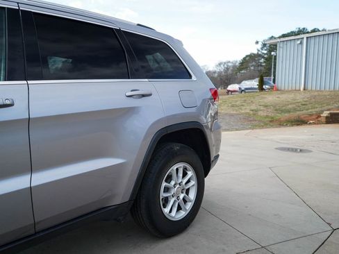 Used 2018 Jeep Grand Cherokee Laredo image 16
