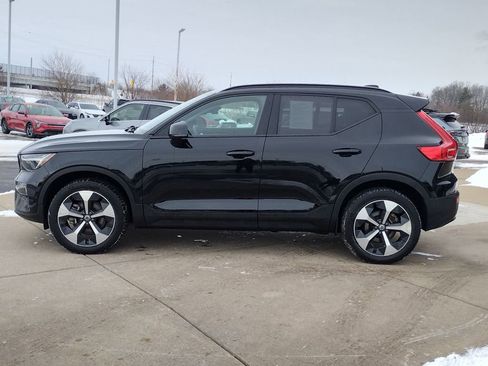 Used 2024 Volvo XC40 B5 Plus image 19