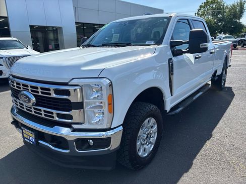 Used 2023 Ford F350 XLT AWD/4WD image 3