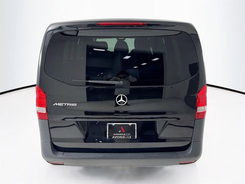 Used 2018 Mercedes-Benz Metris Passenger image 7