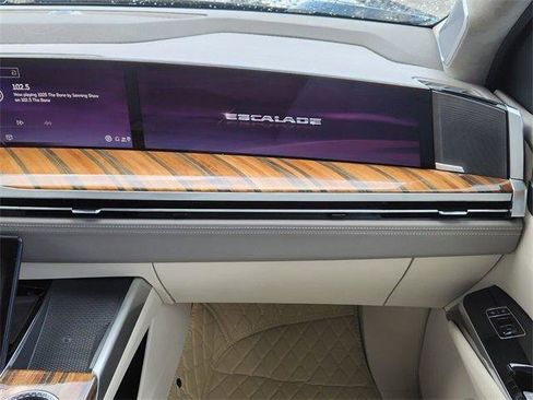 Certified 2025 Cadillac Escalade Premium Luxury Platinum image 20