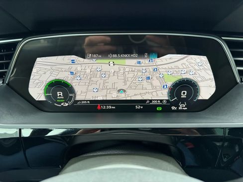 Used 2022 Audi e-tron S Premium Plus image 32