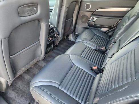 Certified 2025 Land Rover Discovery Dynamic SE image 32