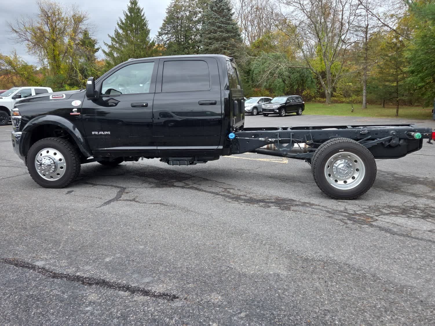 New 2026 RAM 5500 4x4 Crew Cab image 6