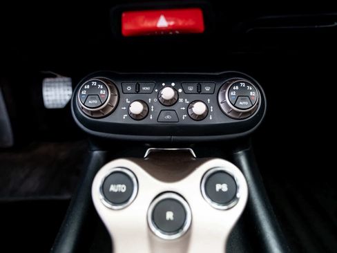Used 2014 Ferrari California RWD image 24