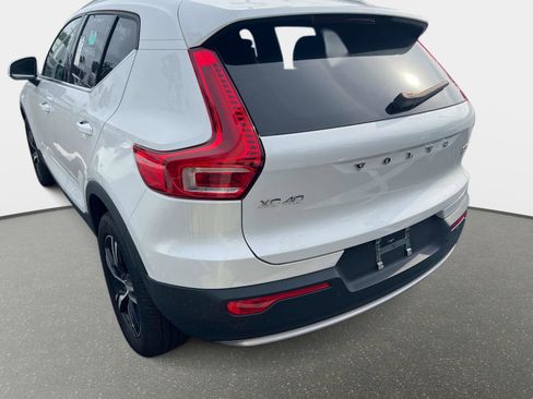 Used 2025 Volvo XC40 B5 Core AWD/4WD image 3