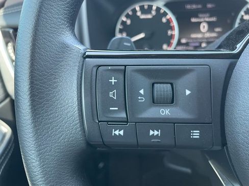 Used 2022 Nissan Rogue SV image 9