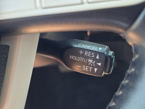Used 2017 Toyota Prius Three Touring FWD image 25