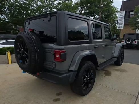 Used 2023 Jeep Wrangler Unlimited Sahara w/ Dual Top Group AWD/4WD image 2