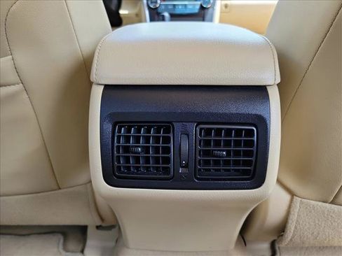 Used 2016 Toyota Camry XLE FWD image 17