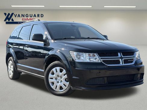 Used 2020 Dodge Journey SE FWD image 1