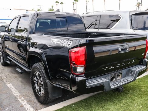 Used 2018 Toyota Tacoma TRD Sport AWD/4WD image 8