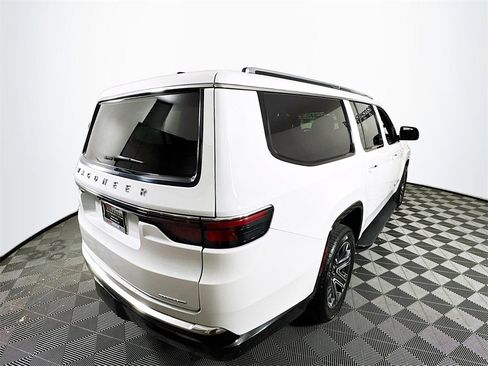 Used 2024 Jeep Wagoneer L Series II image 7